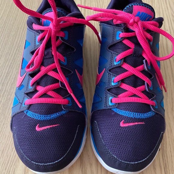 Nike Women’s Training Size 8 - Picture 2 of 8